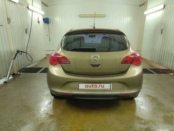 2013 Opel Astra J Рестайлинг, коричневый, 800000 рублей - вид 3