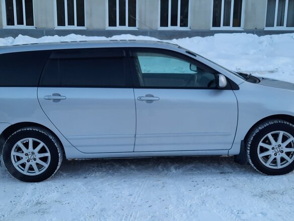 2001 Toyota Corolla Fielder IX (E120, E130), серебристый, 650000 рублей - вид 3