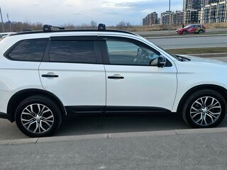 2017 Mitsubishi Outlander III Рестайлинг 2, белый, 2450000 рублей, вид 2