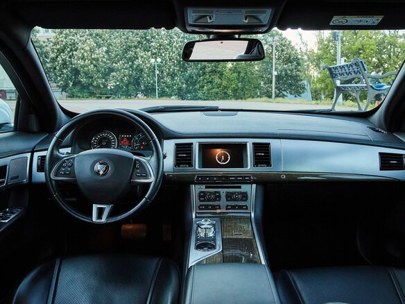 2013 Jaguar XF I Рестайлинг, белый, 2650000 рублей - вид 10