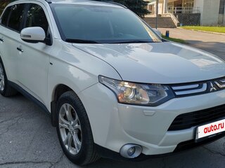 2013 Mitsubishi Outlander III, белый, 1730000 рублей, вид 4