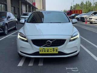 2018 Volvo V40 II Рестайлинг, белый, 1768000 рублей, вид 2