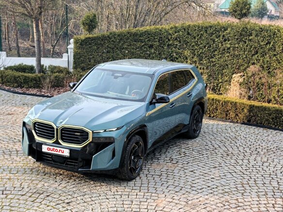 2023 BMW XM, зелёный, 13100000 рублей - вид 2