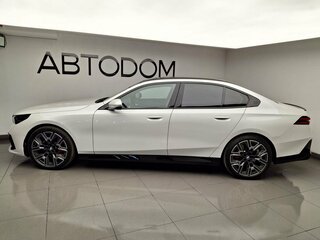 2025 BMW 5 серии 530i xDrive VIII (G60/G61/G68), белый, 9350000 рублей, вид 2