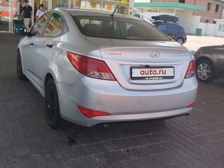 2014 Hyundai Solaris I Рестайлинг, серебристый, 1500000 рублей, вид 2