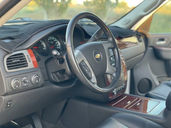 2012 Chevrolet Tahoe 6AT III, белый, 2700000 рублей - вид 8
