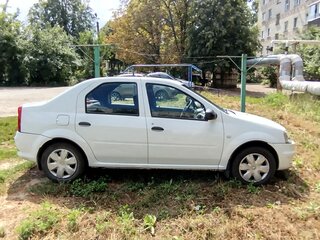 2015 Renault Logan I Рестайлинг, белый, 495000 рублей, вид 2