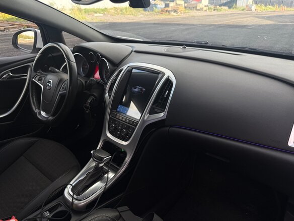 2013 Opel Astra GTC J Рестайлинг, белый, 859000 рублей - вид 5
