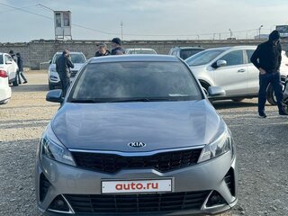 2021 Kia Rio IV Рестайлинг, серый, 1750000 рублей, вид 2