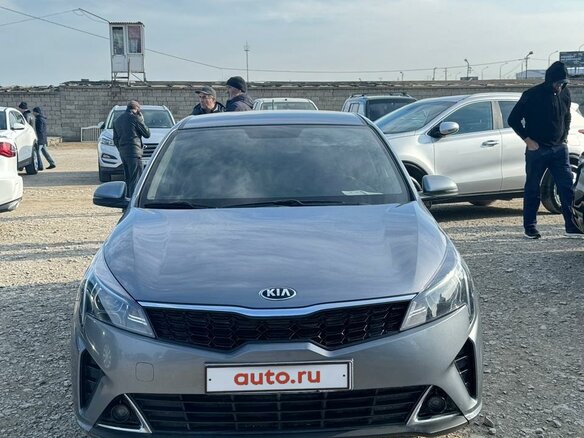 2021 Kia Rio IV Рестайлинг, серый, 1750000 рублей - вид 1