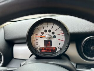 2011 Mini Hatch One II (R56) Рестайлинг, белый, 1100000 рублей, вид 2