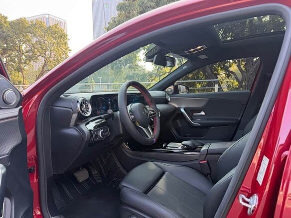 2021 Mercedes-Benz A-Класс 180 Long IV (W177), красный, 1800000 рублей - вид 3