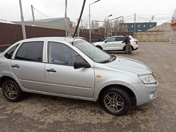 2012 Lada (ВАЗ) Granta I, серебристый, 261000 рублей - вид 1