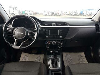 2022 Kia Rio IV Рестайлинг, белый, 1041600 рублей, вид 5