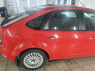 2010 Ford Focus II Рестайлинг, красный, 520000 рублей, вид 3