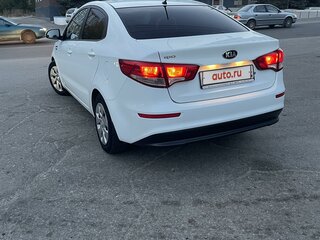 2015 Kia Rio III Рестайлинг, белый, 1550000 рублей, вид 4