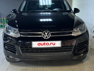 2011 Volkswagen Touareg II, чёрный, 2650000 рублей, вид 3