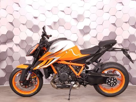 2023 KTM 1290 Super Duke R Evo, оранжевый, 1585000 рублей, вид 4