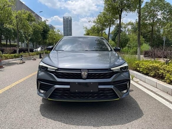 2022 Roewe i5 I Рестайлинг, серебристый, 1170000 рублей - вид 1