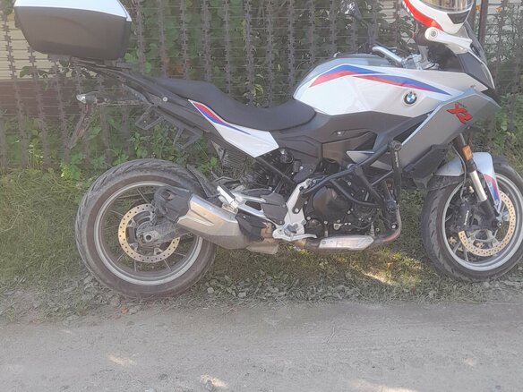 2020 BMW F 900 XR, белый, 900000 рублей - вид 1