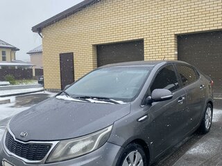 2014 Kia Rio 4-speed III, серый, 885000 рублей, вид 3