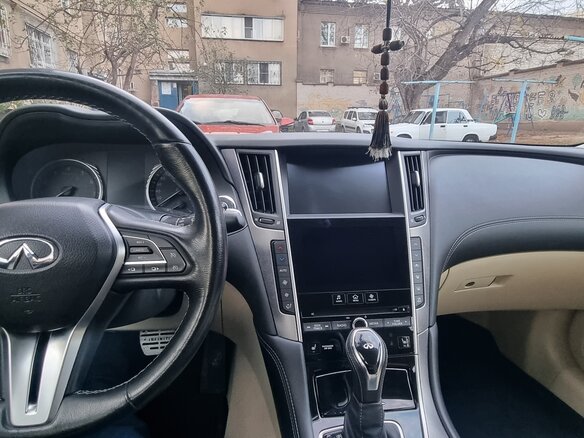 2017 Infiniti Q50 I Рестайлинг, белый, 2200000 рублей - вид 5