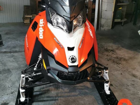 2015 BRP Ski-Doo Summit 800, красный - вид 1