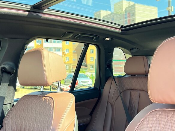 2020 BMW X5 M50d IV (G05/G18), коричневый, 7200000 рублей - вид 8