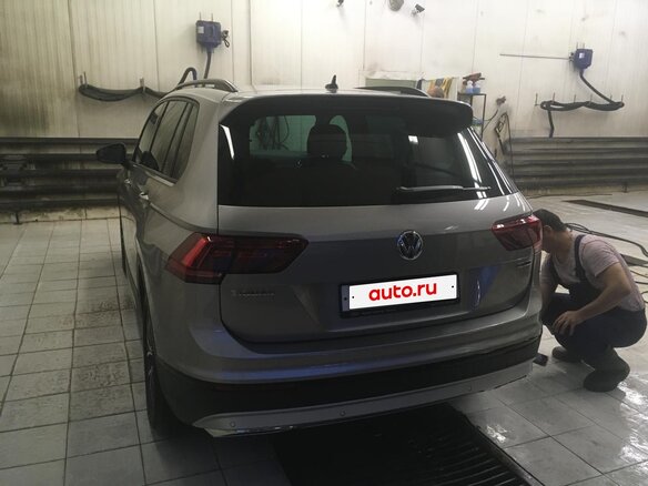 2019 Volkswagen Tiguan II, серебристый, 2150000 рублей - вид 1