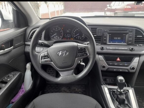 2017 Hyundai Elantra VI (AD), белый, 1200000 рублей - вид 2