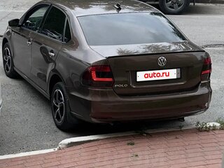 2018 Volkswagen Polo V Рестайлинг, коричневый, 1100000 рублей, вид 3
