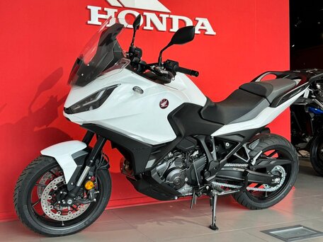 2022 Honda NT1100, белый, 1750000 рублей, вид 1