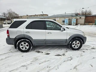2005 Kia Sorento 5-speed I, серый, 330000 рублей, вид 3