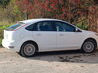 2011 Ford Focus II Рестайлинг, белый, 560000 рублей, вид 5