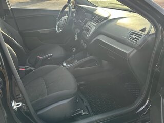 2016 Kia Rio III Рестайлинг, чёрный, 1200000 рублей, вид 3