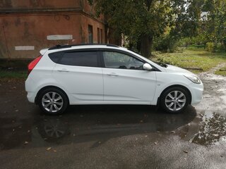 2013 Hyundai Solaris I, белый, 650000 рублей, вид 3