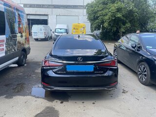 2021 Lexus ES 250 VII Рестайлинг, чёрный, 4400000 рублей, вид 3