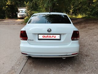 2016 Volkswagen Polo V Рестайлинг, белый, 700000 рублей, вид 4
