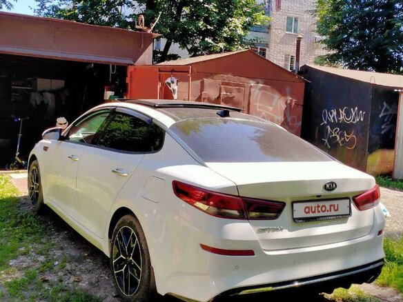 2019 Kia Optima IV Рестайлинг, белый, 2200000 рублей - вид 2