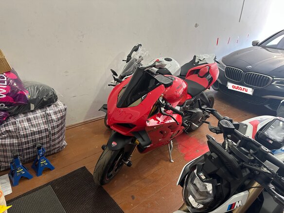 2023 Ducati Panigale V4, красный, 3199999 рублей - вид 3
