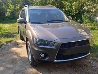 2011 Mitsubishi Outlander II Рестайлинг, коричневый, 1800000 рублей, вид 2