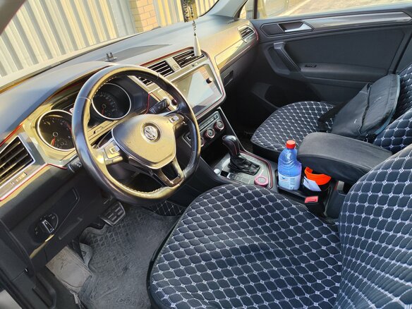 2018 Volkswagen Tiguan II, серебристый, 2545000 рублей - вид 8