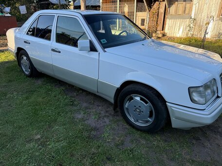 1993 Mercedes-Benz W124 200, белый, 690000 рублей, вид 3