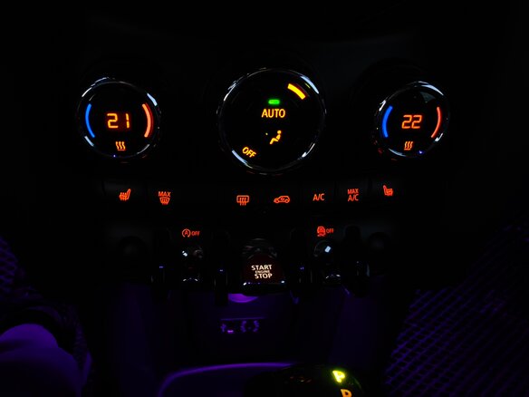2017 Mini Hatch Cooper III (F55/F56), оранжевый, 1490000 рублей - вид 17