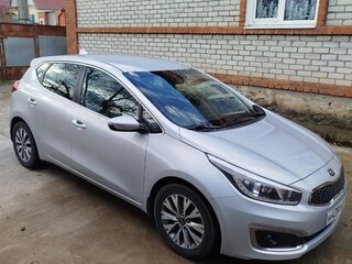 2017 Kia Ceed II Рестайлинг, серебристый, 1720000 рублей, вид 2