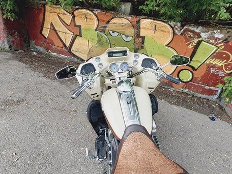 2010 Harley-Davidson CVO Road Glide, бежевый, 1400000 рублей, вид 4