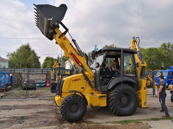 2023 New Holland B80B, жёлтый - вид 11