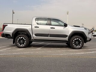 2026 Toyota Hilux IX, серебристый, 9000000 рублей, вид 4