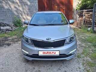 2016 Kia Rio III Рестайлинг, серебристый, 1005000 рублей, вид 1
