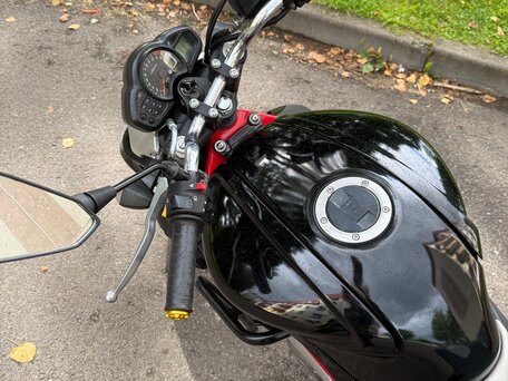 2011 Suzuki SFV 650 Gladius, чёрный, 330000 рублей, вид 5
